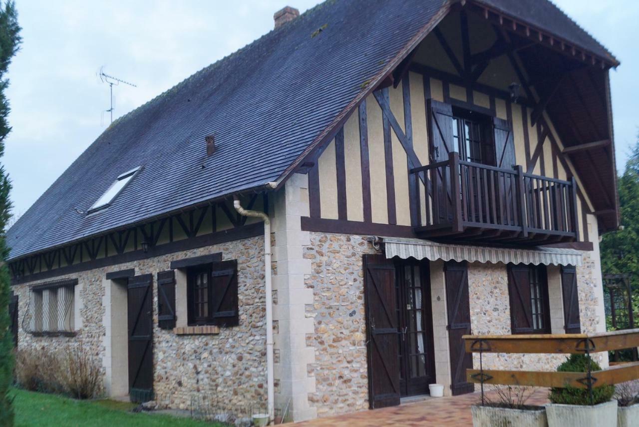 Maison Au Calme A La Campagne Saint-Pierre-de-Bailleul Exterior photo